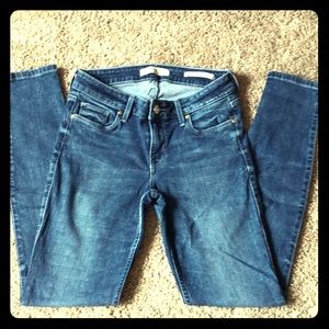 Guess denim. Power skinny low rise.